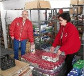 Creu Roja s´encarrega de l´entrega dels aliments envasats ARXIU/D.P.